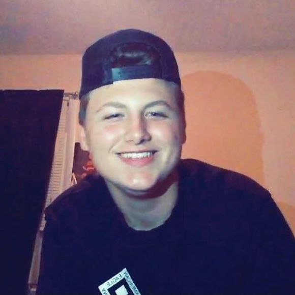 Meet your Posher, Chrisjon - Picture 1 of 1